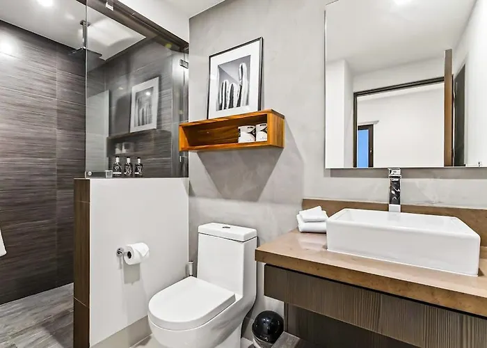 Modern With Ocean View, Pool, Patio, Tennis & Gym Сasa de vacaciones