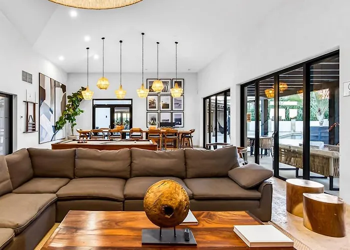 Modern With Ocean View, Pool, Patio, Tennis & Gym *