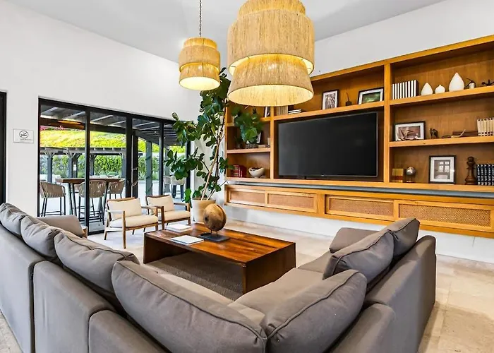 Modern With Ocean View, Pool, Patio, Tennis & Gym Сasa de vacaciones