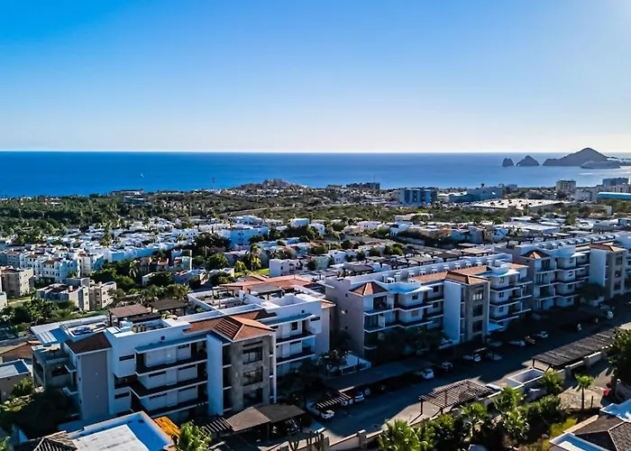 Modern With Ocean View, Pool, Patio, Tennis & Gym *